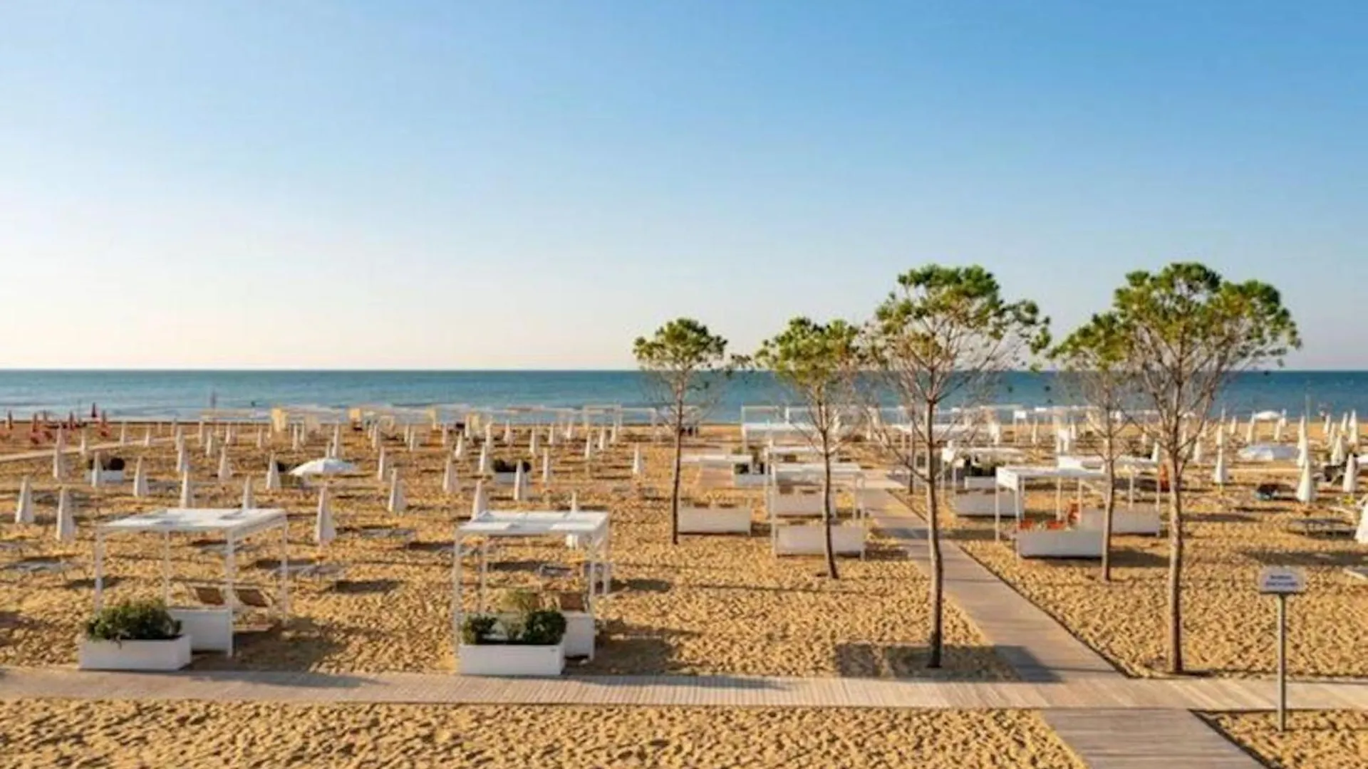 Enjoy The Peace On Our Beautiful Terrace - Beahost Apartment Bibione Italy